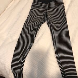 LuluLemon stripped wonder under leggings